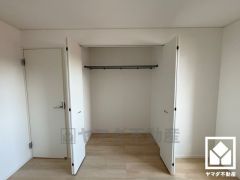 新たに家具を買わなくても良いので、ハンガーパイプ付きのクローゼットは嬉しいですね。