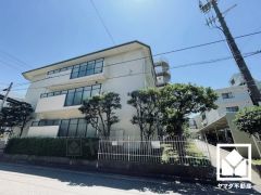 洗練された外観デザインが、住まう誇りを演出。都会に調和する美しい佇まいのマンション。