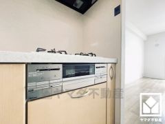 調理に手間がかかりがちな肉や魚を、短時間でサッと焼き上げることができるグリル付き。