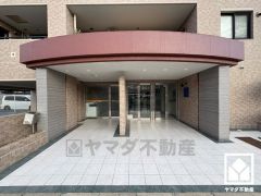 安心と快適を兼ね備えたエントランス。オートロック＆宅配ボックス完備で、暮らしの利便性を高めます。