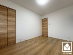 全居室フローリングでお掃除ラクラク。全居室収納もございますので、お部屋の広さを最大限に活用できます。