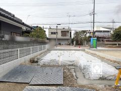 尼崎市久々知3期全3棟の2号棟です。区画それぞれ間取りが違うので、ライフスタイルに合わせてご検討ください。