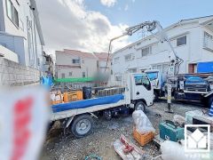 シューズボックスはお出かけ前のチェックに便利な鏡付きです。