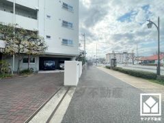 敷地北西側は街路樹が美しく並ぶ甲子園筋（県道340号線）に面しており、四季の移り変わりが感じられる緑豊かな景観です。