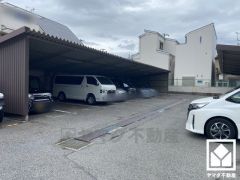 敷地内駐車場で、車を手軽に利用できる便利な暮らしを。