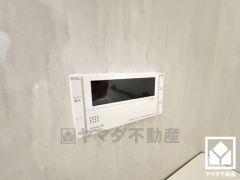 ボタン1つで自動でお湯張りができるオートバス機能付き。追い炊き機能もございますので、いつでも温かいお風呂に入ることができます。