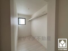 大容量の収納付き。お洋服はもちろんアウトドア用品や季節の荷物、趣味の道具や日用品のストックなども収納可能。