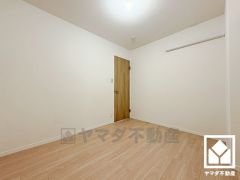 クローゼット付きの洋室としてもお使いいただけます。独立したお部屋なのでプライベートな時間をゆったり過ごせそうです。
