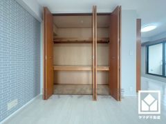 リビングにも収納スペースが複数あり、住空間を広々お使いいただけます。