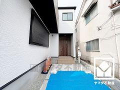 駐車スペース確保。玄関のそばで荷物の上げ下ろしができるので便利です。