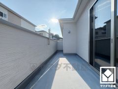 南向きバルコニーで陽当たり、風通し良好。広々としているため、お洗濯物をたっぷりと干す事ができます。