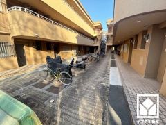 駐輪場・バイク置き場も完備しています。広々としており、使い勝手の良い設計です。