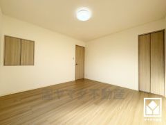 全居室に窓がございます。明るい陽光がたっぷり差し込む心地よい生活空間です。