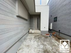 駐車スペース確保。玄関のそばで荷物の上げ下ろしができるので便利です。