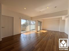 シンプルで美しいデザインのリビングが、毎日の生活に彩りを添える。