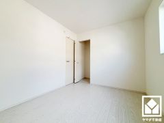 約6帖の洋室です。お子様のお部屋などにも丁度良い広さです。