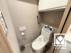 明るく清潔感溢れるトイレです。