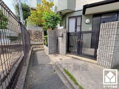 トンネル上の高台に整備された「山陽新幹線記念公園」まで徒歩1分。公園からは新幹線の走る姿が間近に見られ、お子様も喜びます。