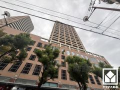 2021年10月フルリフォーム済の大変綺麗なお部屋です。（新調：システムキッチン、トイレ、洗面化粧台、ユニットバス、建具／貼替：クロス、フローリング）