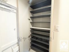 玄関にはシューズボックスを完備。家族の靴もしっかり収納できるので、玄関がいつも片付き、気持ちよくお客様を迎えられます。