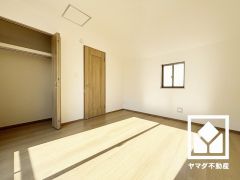 約7帖の2階洋室です。全居室フローリングでお掃除ラクラクです。