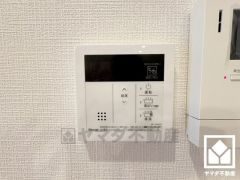 ボタン1つで自動でお湯張りができる自動給湯リモコンです。