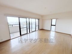 自然光を取り込む、開放感あふれる暮らし。隅々まで光が降り注ぎ、明るく心地の良い空間。