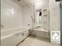 1日の疲れを癒す浴室でゆったりリフレッシュ。清潔感あふれる空間で、毎日のバスタイムをより快適に。