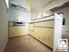 毎日の家事の負担を軽減でき、水道代の節約にもなる食器洗乾燥機付き。