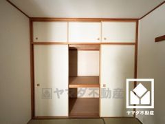 押入にはお客様用の座布団や寝具も収納可能です。