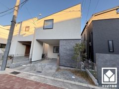 たっぷり収納できる約6.7帖の納戸付きだから、家の中をもっとスッキリ。季節の荷物や趣味の道具もしっかり収納。