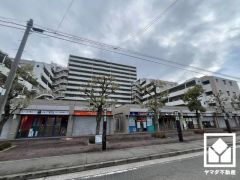 突然の来訪時でも安心なモニター付きインターホンを完備。お留守番中のお子様でも簡単に来訪者の確認ができます。