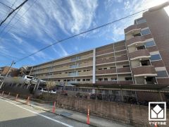 雨の日の洗濯や花粉・ウイルス対策にもお使いいただける浴室乾燥機付き。
