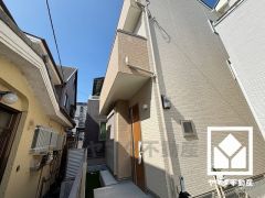 「マックスバリュ西宮浜町店」まで徒歩3分、「万代西宮前浜店」まで徒歩5分など、お買い物施設が徒歩5分圏内に複数あり便利な住環境です。