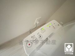 温水洗浄便座付きで、季節を問わずいつでも温かい便座をお使いいただけます。