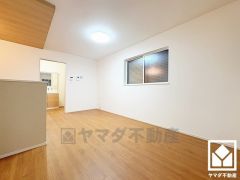 コミュニケーションがとりやすいリビング階段の住宅。移動の際にLDKを通る生活動線なので、ご家族と顔を合わせる機会が増えます。