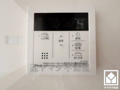 ボタン1つで自動でお湯張りができるオートバス機能付き。