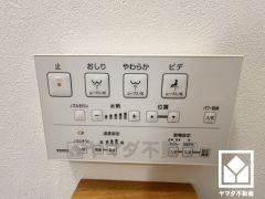 温水洗浄便座付きで、季節を問わずいつでも温かい便座をお使いいただけます。