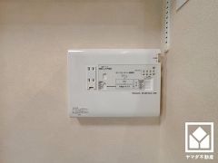 パナソニックの「まとめてねットギガ」搭載。こちらのパネルにONUやルーターを接続すると、各部屋のLAN用モジュラージャックからインターネットに接続できるようになり配線がスッキリします。