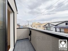 バルコニーが2階と3階にございますので、お洗濯物をたっぷりと干す事ができます。