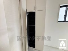 玄関にはたっぷりの収納スペースを完備。家族の靴もしっかり収納できるので、玄関がいつも片付き、気持ちよくお客様を迎えられます。