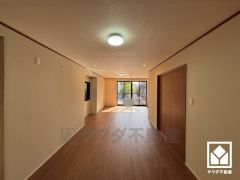 自然光を取り込む、開放感あふれる暮らし。隅々まで光が降り注ぎ、明るく心地の良い空間。