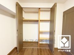 新たに家具を買わなくても良いので、ハンガーパイプ付きのクローゼットは嬉しいですね。