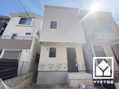 換気効率が高くお手入れしやすいスリム型のレンジフードも完備。スッキリとしたスタイリッシュなデザインも魅力の一つです。