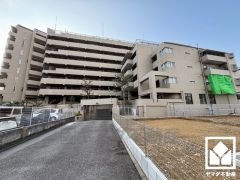 突然の来訪時でも安心なモニター付きインターホンを完備。お留守番中のお子様でも簡単に来訪者の確認ができます。