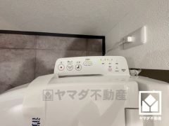 温水洗浄便座付きで、季節を問わずいつでも温かい便座をお使いいただけます。