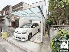 南側へ車で2分ほど下ると国道2号線が通っています。名神高速道路の尼崎インターチェンジも下道10分圏内で神戸方面や大阪方面へ出やすく、車での移動にも便利な住環境です。