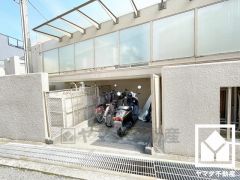 駐輪場・バイク置き場も完備しています。総戸数9戸のマンションのため、十分な広さがございます。