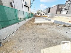 キッチン横に窓がございますので、昼間は手元が明るく、お料理がはかどります。