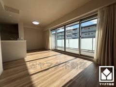 明るい光の差し込むLDKはゆったりとした家族団欒の場に。